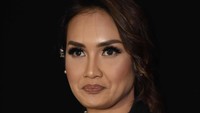 Di film The Doll 2, Sara berperan sebagai Bu Laras. Foto: Noel/ detikHOT