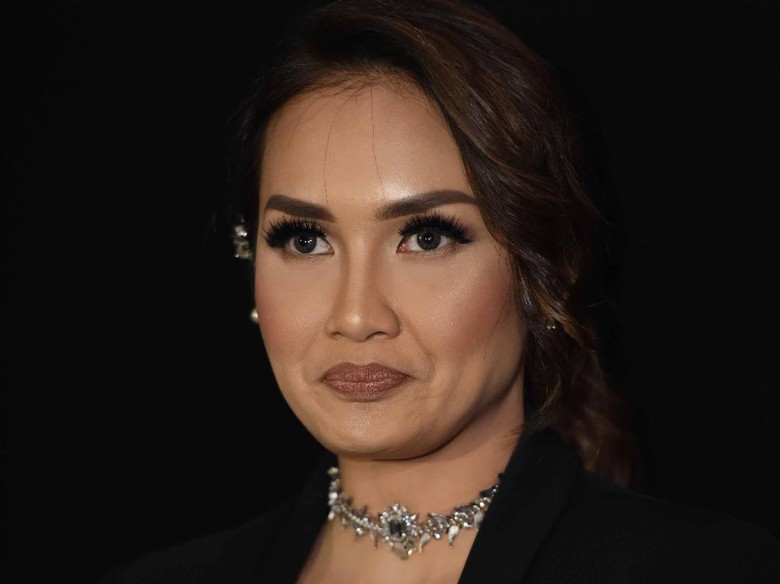 Selain Kuntilanak, Ada Sosok Hantu Wanita Tua di Rumah Mewah Anang-Ashanty Selain Kuntilanak, Ada Sosok Hantu Wanita Tua di Rumah Mewah Anang-Ashanty