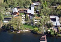 Orang-orang terkaya di dunia memiliki tempat tinggal bak istana. Mulai dari Bill Gates hingga Oprah Winfrey memiliki rumah luas, indah dan dilengkapi pengamanan yang ketat.