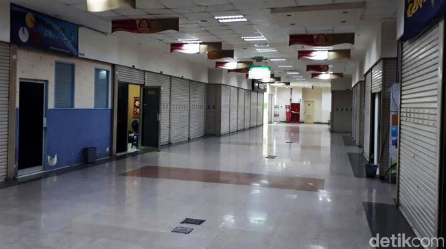 Ritel Ramai-ramai Tutup Gerai Tahun Ini, Ada Apa?