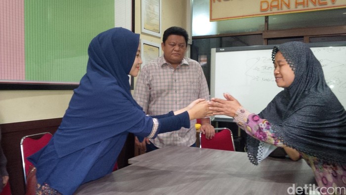 Bertemu Korban, Ortu Pembegal Pasutri di Bandung Minta Maaf