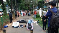 Aksi dilakukan Jalan Kebon Sirih, berdekatan dengan sekretariat Wakil Presiden dan Balai Kota DKI Jakarta. (Foto: Koalisi Pejalan Kaki)