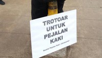 Alfred Sitorus, pendiri sekaligus ketua Koalisi Jalan Kaki, mengatakan aksi ini adalah jawaban atas sebuah survei terbaru yang menyebut orang Indonesia paling malas jalan kaki. (Foto: Koalisi Pejalan Kaki)