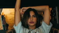 Lagi santai saja, bibir seksi Valerie Thomas makin bikin nggak tahan kan?  Foto: Valerie Thomas/ Instagram
