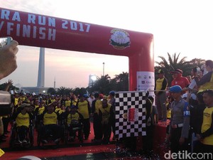 Tak Mau Kalah, Warga Difabel Juga Ikut Lari 3 Km Bhayangkara Run