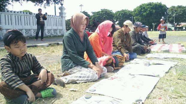 Tapa pepe pedagang Jalan Pasar Kembang Yogyakarta
