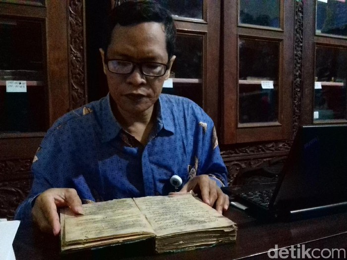 Serat Primbon Mangkuprajan, Surakarta, Minggu (16/7/2017).