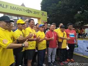 Buka Acara Half Marathon, Zulkifli Hasan: Supaya Masyarakat Sehat