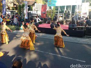 Meriahnya Pentas Seni Budaya di CFD Dago