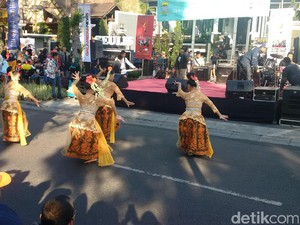 Meriahnya Pentas Seni Budaya di CFD Dago