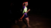 Suku Tarahumara percaya, mereka dilahirkan untuk berlari. Lari adalah kehidupan (REUTERS/Jose Luis Gonzalez)
