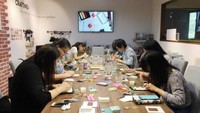 Bukan hanya berkreasi sendiri, Teo kerap mengadakan workshop bagi yang tertarik dengan seni membuat miniatur makanan. 