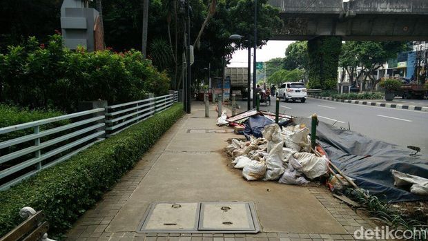Trotoar di Jakarta