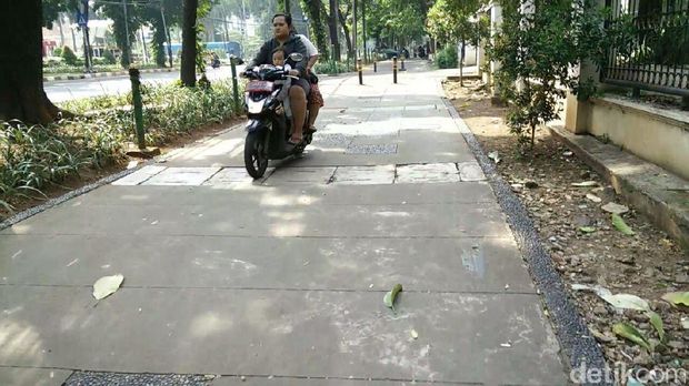  Saat Pejalan Kaki Kehilangan Tempat di Jakarta