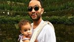Foto: Gaya John Legend Liburan Keluarga di Bali