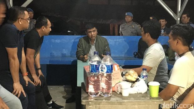 Kapolda Kepri di atas kapal tersebut.