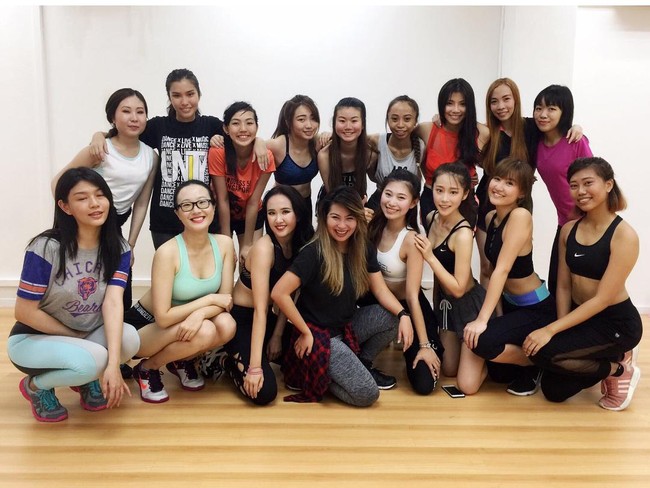 Selain mengikuti workshop public speaking, para finalis Miss Singapore 2017 juga mengikuti kegiatan olahraga bersama. Inilah penampilan mereka yang sebagian besar tanpa makeup setelah berolahraga. Foto: Dok. Instagram @katelimyisan