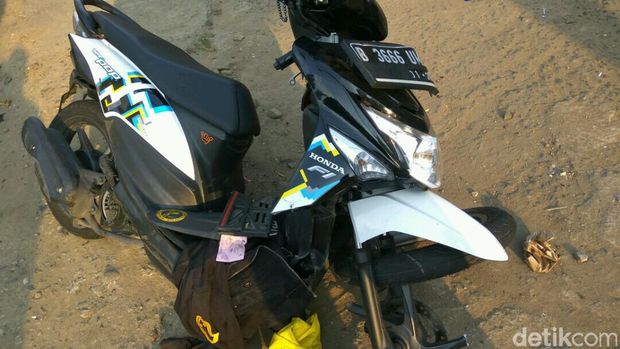 Motor korban mengalami kerusakan yang cukup parah karena terlindas truk