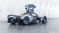 Bagian terowongan Venturi adalah kunci dalam menghasilkan downforce Aston Martin Valkyrie. Dengan begitu, bagian atas mobil tak ada perangkat aerodinamika tambahan yang disebut bisa merusak estetika desain mobil. Foto: Aston Martin via Newspress