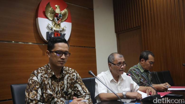 Tersangka e-KTP Bertambah, KPK Cari Keterlibatan Pihak Lain Tersangka e-KTP Bertambah, KPK Cari Keterlibatan Pihak Lain