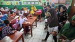 Begini Semangat Siswa SD di Hari Pertama Masuk Sekolah
