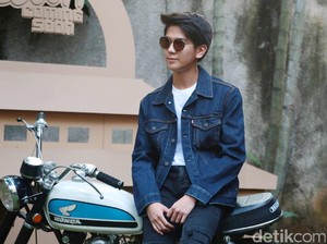 Diragukan Tepat Perankan Dilan, Iqbaal CJR: Lihat Nanti Filmnya