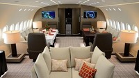 Dream Jet menawarkan kenyamanan di dalam pesawatnya. Namun untuk menikmati kenyamanan tersebut anda harus merogoh kocek sebesar 500.000 Yuan atau US$ 74.000 per jam dan dapat disewa untuk pribadi. (Dok. CNN).