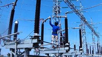 Sistem kelistrikan di Kalteng termasuk di dalam sistem kelistrikan interkoneksi Kalimantan Selatan (Kalsel) dan Kalteng. Daya mampu yang dapat disuplai untuk kedua Provinsi tersebut sebesar 640 Mega Watt (MW) dengan Beban Puncak mencapai 540 MW, sehingga terdapat surplus sebesar 100 MW. Pool/PLN. 