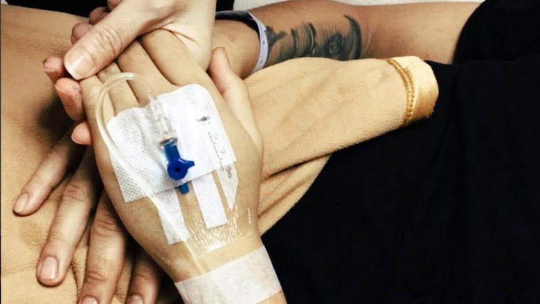 Babak Belur, Anak Jeremy Thomas Dipasang Infus di RSPI Babak Belur, Anak Jeremy Thomas Dipasang Infus di RSPI