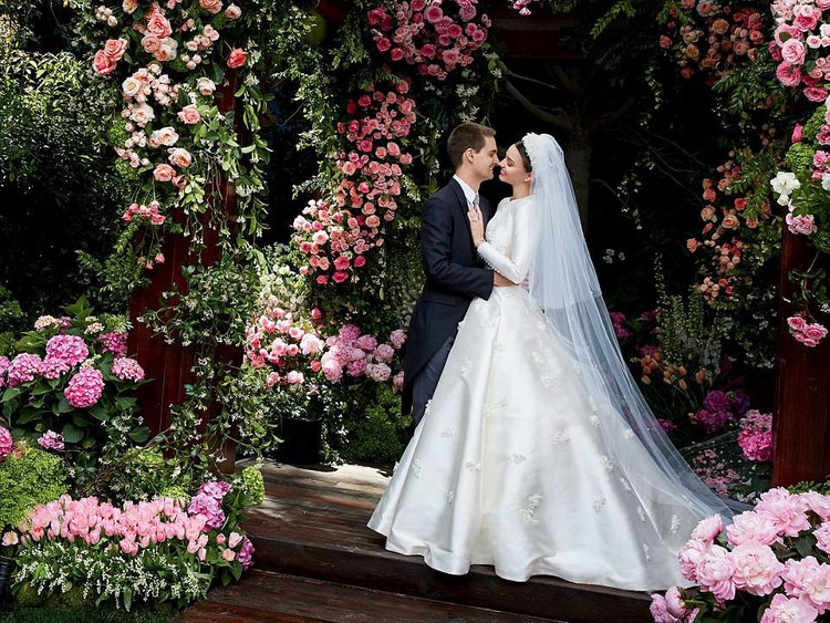 Miranda Kerr menikah dengan Evan Spiegel