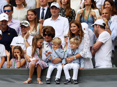 Cute! Anak Kembar Roger Federer Kompak Pakai Blazer di Final Wimbeldon