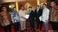 Sebelumnya, Pansus RUU Pemilu dan pimpinan DPR menggelar rapat tertutup jelang paripurna 20 Juli. Rapat membahas segala skenario yang terjadi saat paripurna pengesahan RUU menjadi UU Pemilu.