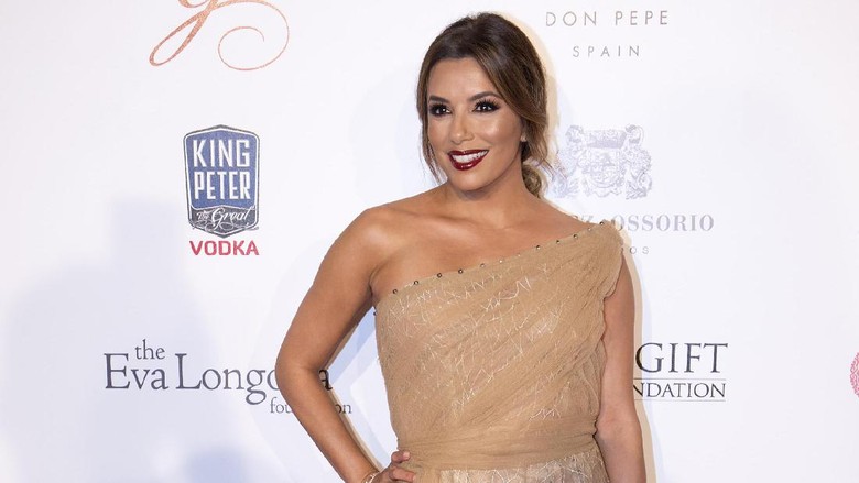 Hamil Enam Bulan, Eva Longoria Ngidam Makanan Anak-anak/ Foto: Getty Images Hamil Enam Bulan, Eva Longoria Ngidam Makanan Anak-anak/ Foto: Getty Images
