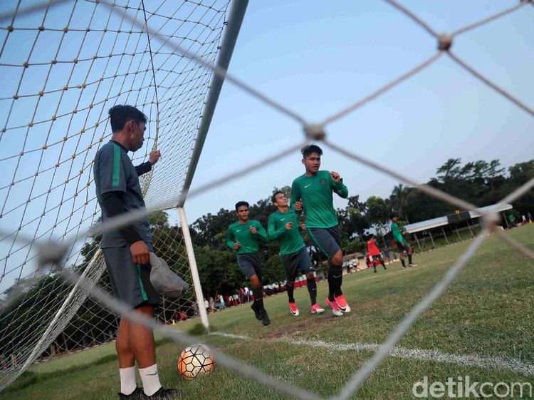 Melihat Latihan Timnas U-19