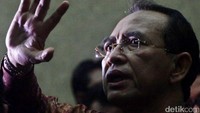 Ada pula Ketum PPP Suryadharma Ali yang ditetapkan sebagai tersangka kasus dugaan korupsi penyelenggaraan ibadah haji. Hasan Alhabshy/detikcom.