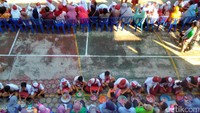 Kegiatan membasuh kaki ini baru pertama kali dilakukan sejak sekolah tersebut berdiri ditahun 1983. 