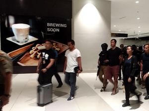 Dikawal Ketat, 5 Penyelundup Sabu 1 Ton Dibawa ke Polda Metro Jaya