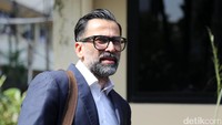 Ia datang untuk melaporkan kejadian yang menimpa putranya tersebut.