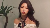 Jadi, kamu masih percaya hasutan dengan analisa netizen bahwa bahunya lebar dan tinggi semampai itu pasti bukan cewek asli? Foto: Instagram @mmingjeong