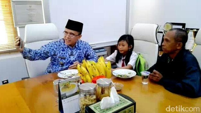 SMPN 3 Genteng Tolak Siswa, Menteri Anak: Itu Melanggar UUD 1945 SMPN 3 Genteng Tolak Siswa, Menteri Anak: Itu Melanggar UUD 1945