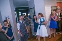 Romantis! Tak Hanya Dilamar, Wanita Ini Juga Dikejutkan dengan Pernikahan