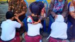Momen Siswa Baru di SMPN 5 Purwokerto Basuh Kaki Orang Tua