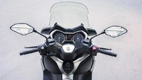 XMAX 400 menggendong mesin 400 cc yang diklaim bertenaga dan efisien. Foto: Pool (Yamaha)