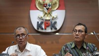 Dalam surat dakwaan untuk dua terdakwa Sugiharto dan Irman disebutkan Setya Novanto bersama-sama melakukan korupsi dengan Irman dan Sugiharto, terdakwa kasus dugaan korupsi pengadaan proyek e-KTP. Foto: Agung Pambudhy/detikcom