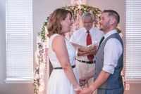 Romantis! Tak Hanya Dilamar, Wanita Ini Juga Dikejutkan dengan Pernikahan