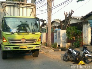 Pulang Isi Bensin, Bocah Kelas V SD Tewas Tertabrak Truk