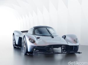 Si Cantik nan Ganas Aston Martin Valkyrie Mengaspal Sebentar Lagi