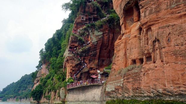 Inilah Patung Buddha Terbesar Sedunia dari China