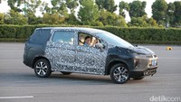 Dalam kesempatan tersebut, detikcom menjajal Small MPV di trek yang beragam. Mulai dari trek lurus hingga jalan kerikil. Pool/Mitsubishi.