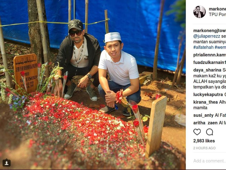 Mawar Merah dan Janji Gaston Castano di Depan Pusara Jupe Mawar Merah dan Janji Gaston Castano di Depan Pusara Jupe